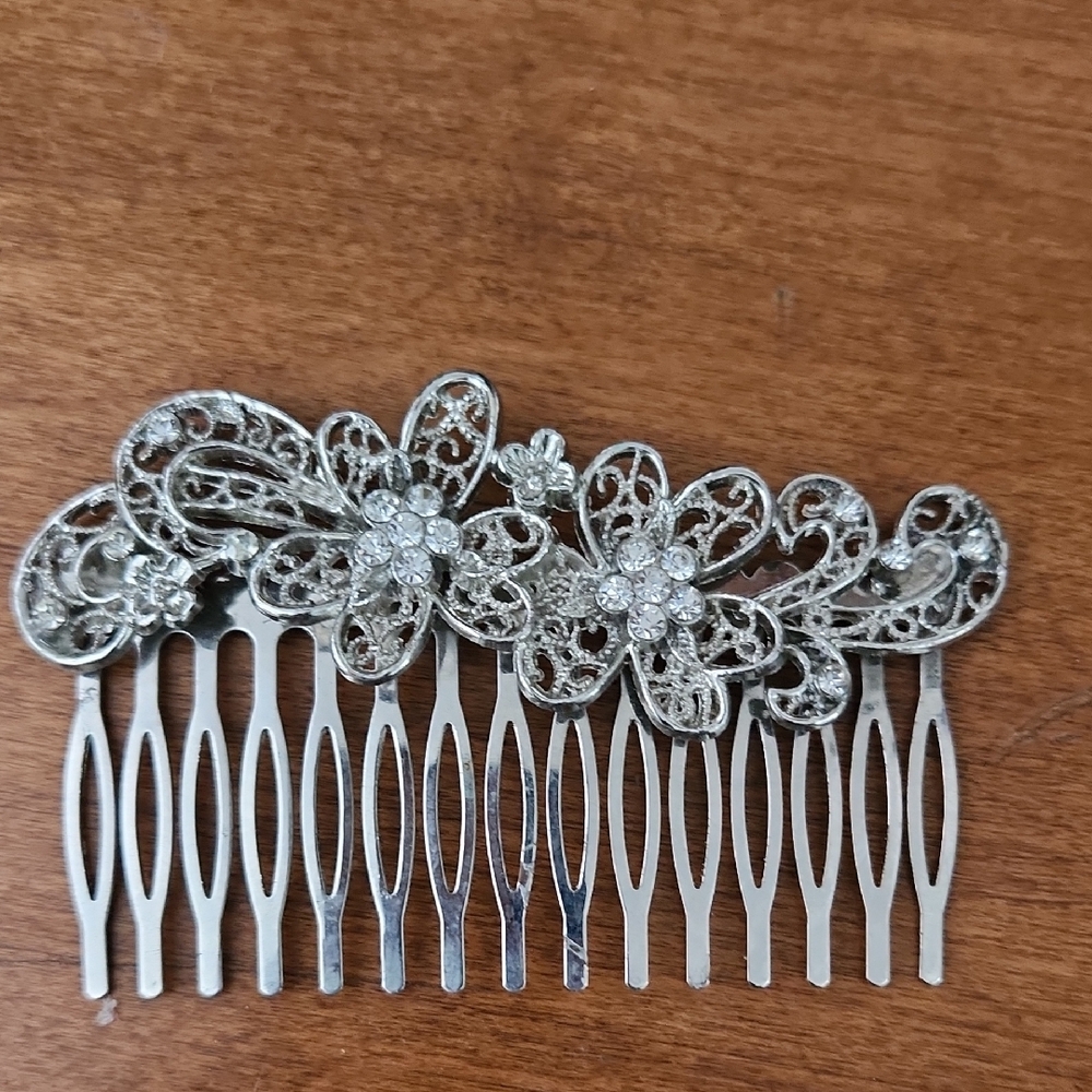 Elegant Silver Floral Hair Comb